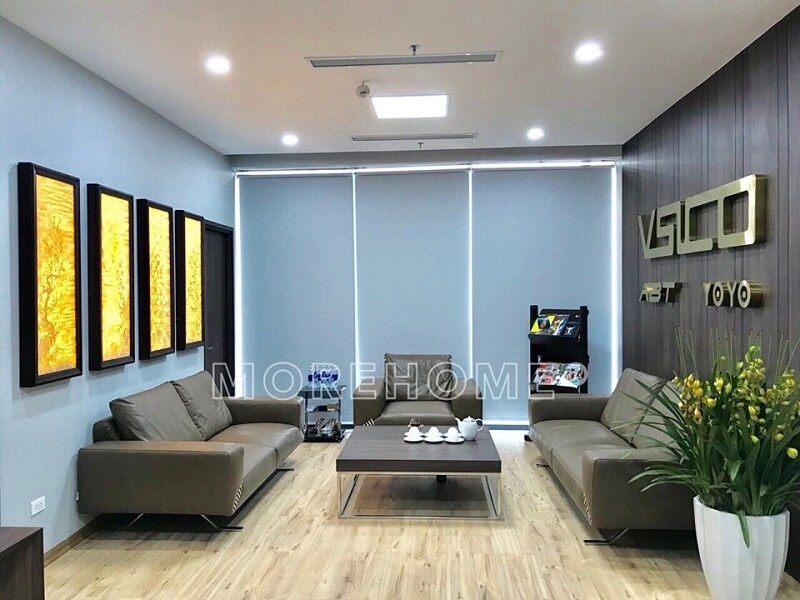 Mẫu sofa da màu ghi hiện đại sẽ làm nổi bật không gian của căn phòng gia đình bạn.